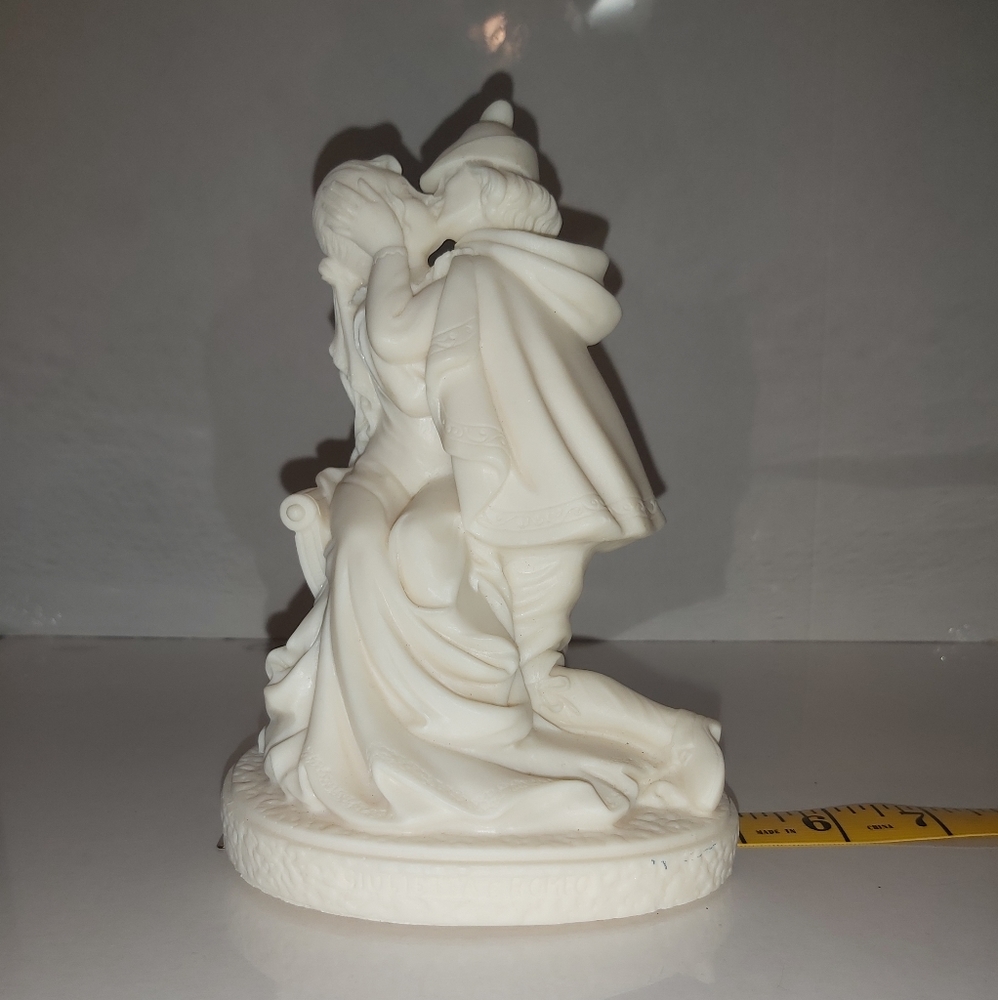 Romeo & Juliet Kissing Figurine *SIGNED BY ARTIST*